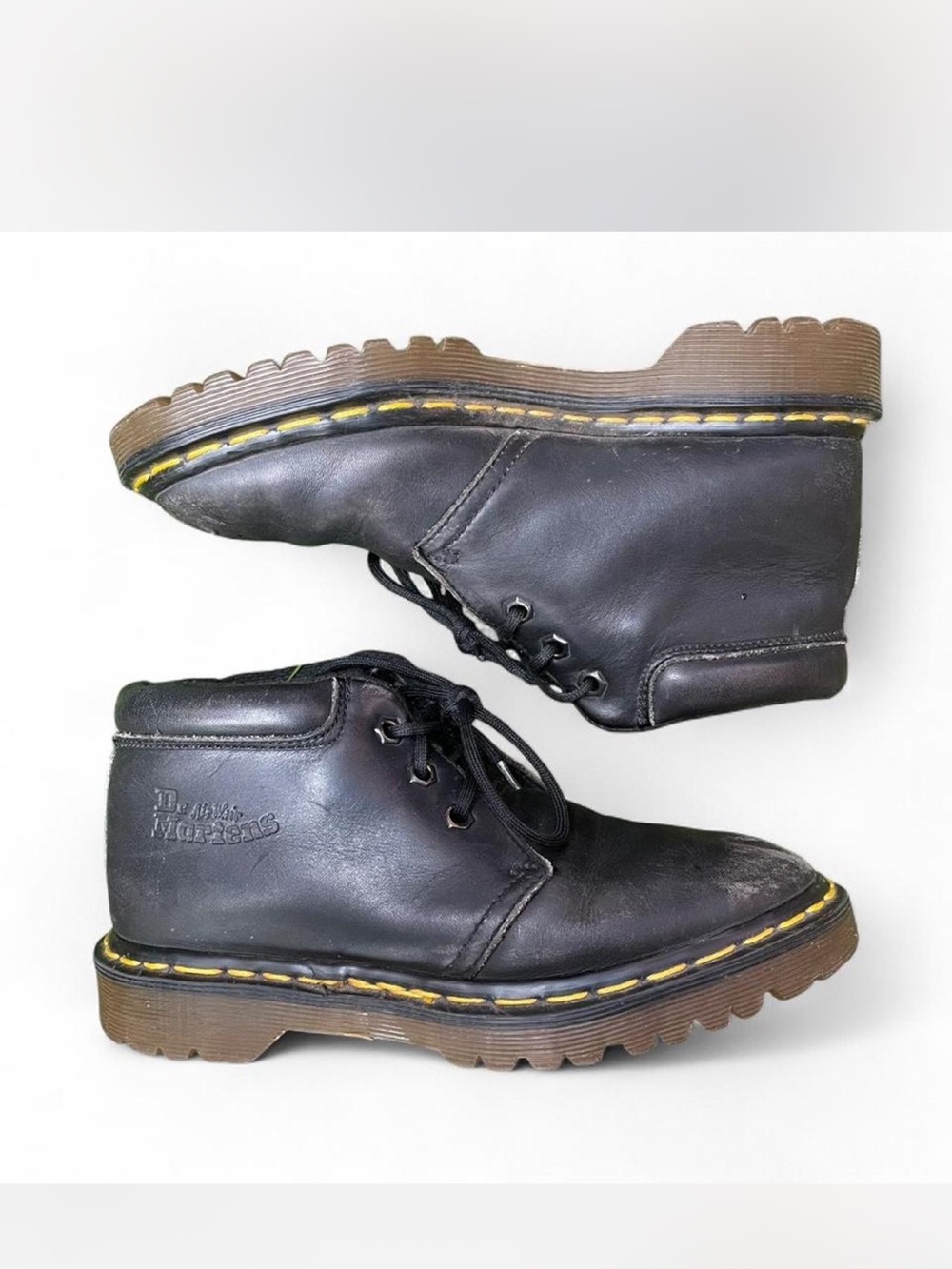 Vintage MADE IN ENGLAND Dr. Martens 8057 3-eyelet Chukka boots